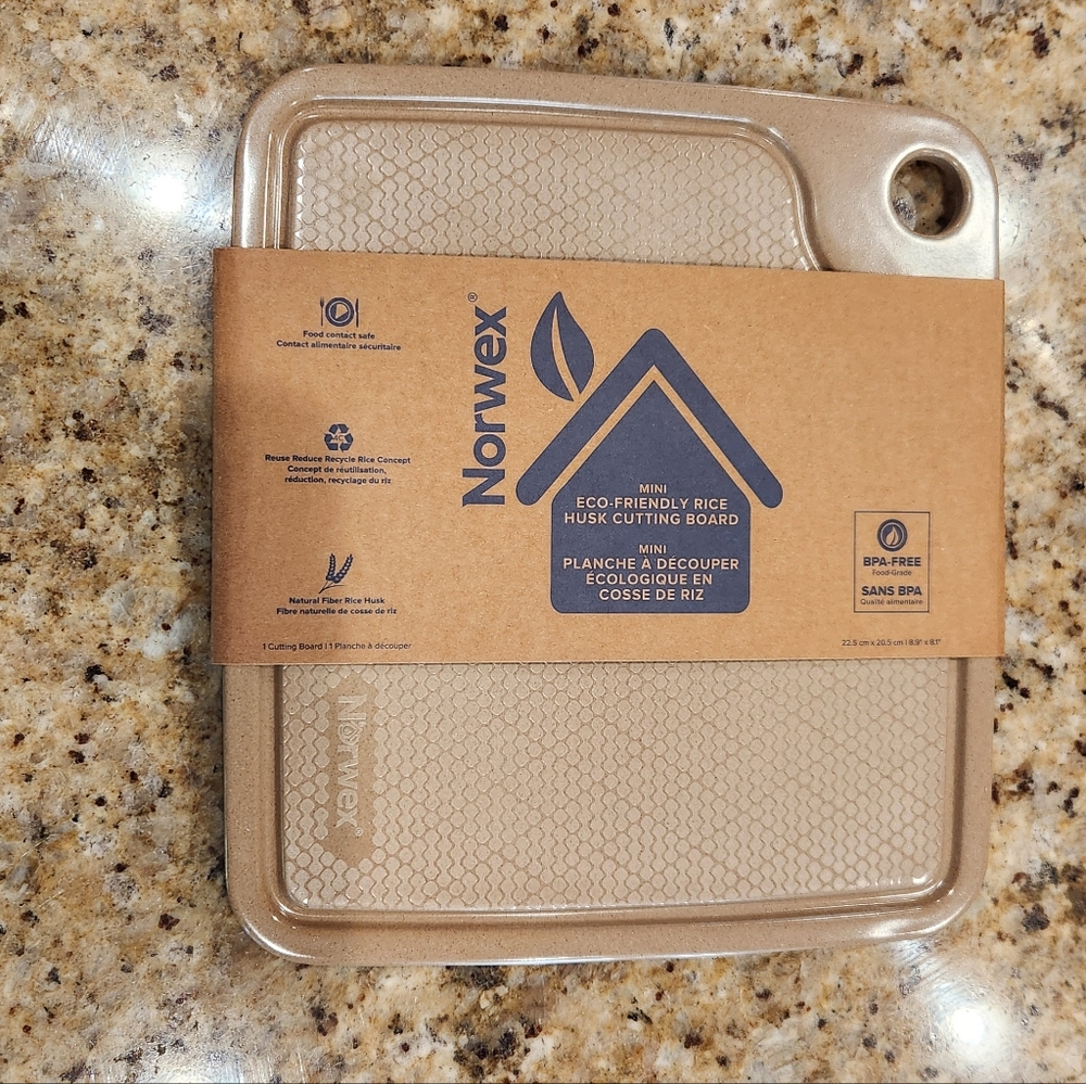 NORWEX MINI CUTTING BOARD. BRAND NEW!